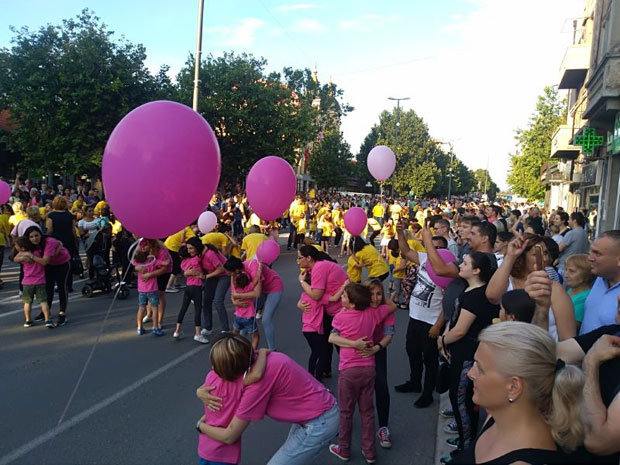 МАНИФЕСТАЦИЈА РАЗИГРАНЕ УЛИЦЕ: Вече у знаку малишана